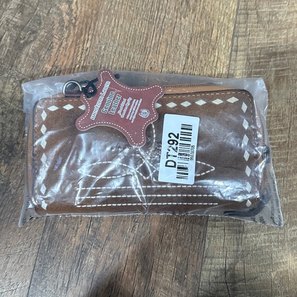 NWT Western Linen Brown Suede Wallet with White Boot Stitching - Picture 8 of 8